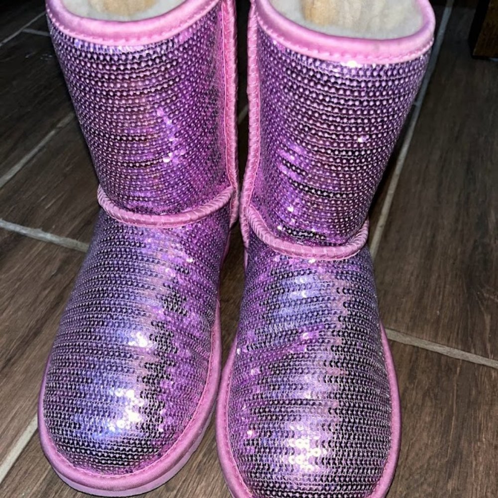 Ugg boots pink sequence size 4